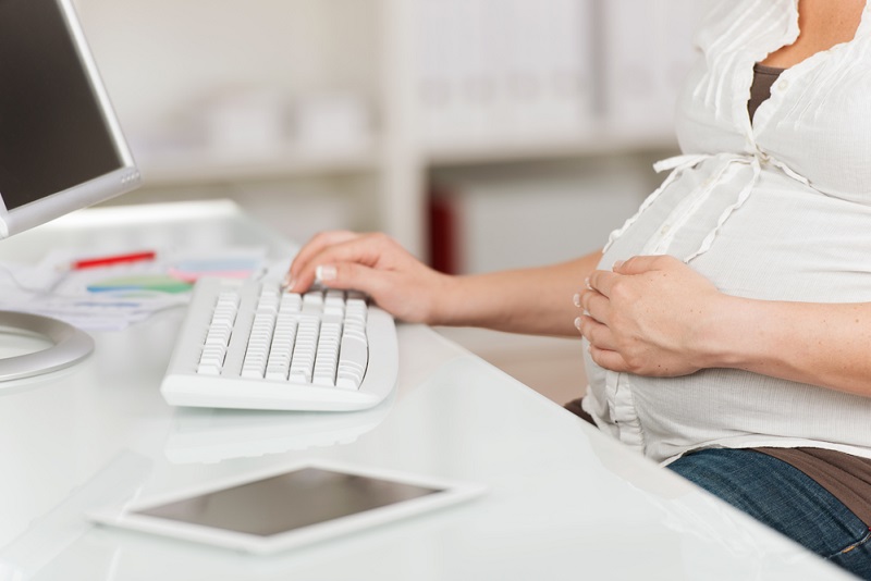 Подать заявку на назначение выплаты в связи с беременностью можно онлайн  
