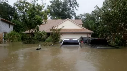 Школы и дороги закрывают в Техасе из-за наводнения