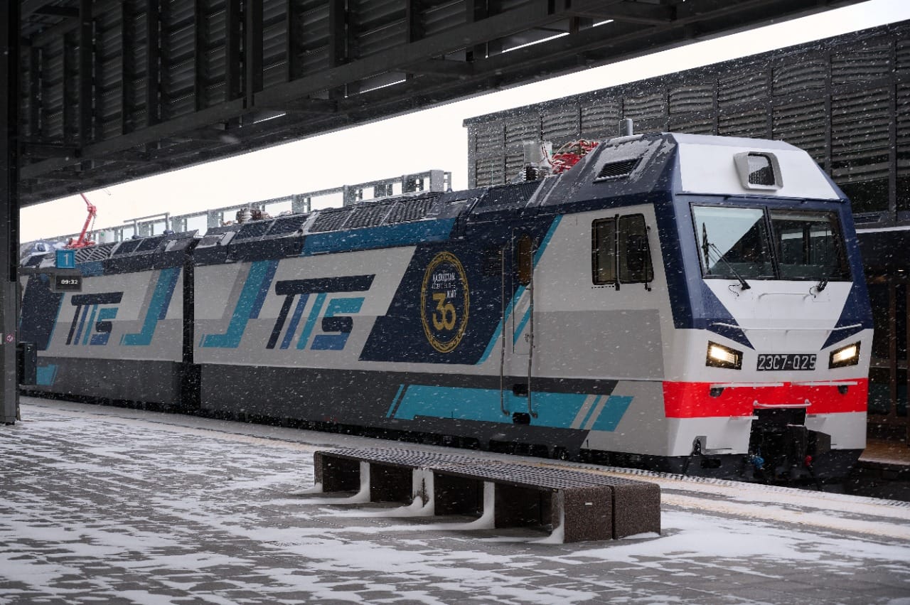 22 инновационных электровоза пополнили казахстанский локомотивный парк