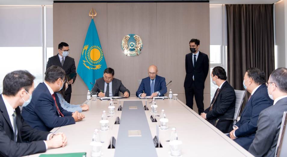 Какие услуги казахстанцы смогут теперь получать от участников МФЦА  