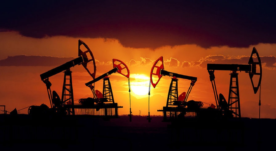 Нефть постепенно восстанавливается после падения накануне 