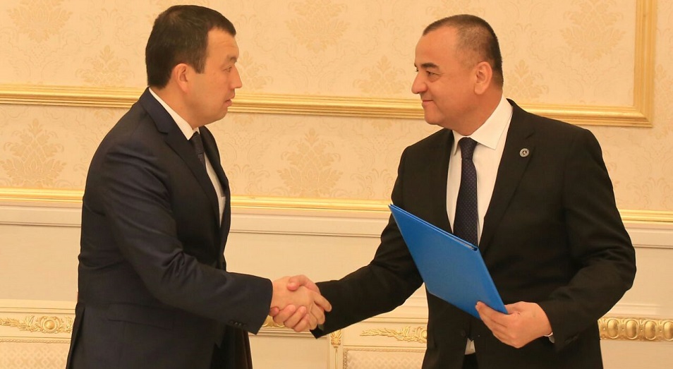 Казахстан направит рельсы в Узбекистан