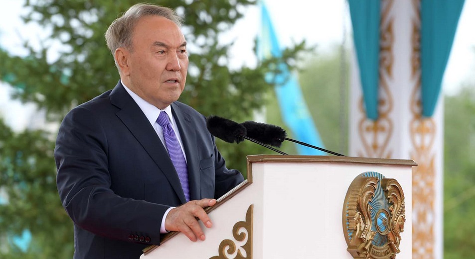 Нурсултан Назарбаев: "Мы смогли сделать Казахстан единой нацией под единым флагом"