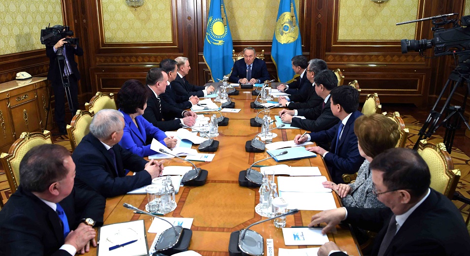 Нурсултан Назарбаев: «На первых порах мы написали много полномочий президенту»