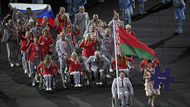 Белорусы пронесли российский флаг на открытии Паралимпиады