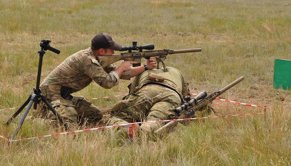 Снайперы из семи стран соревнуются в казахстанской степи 