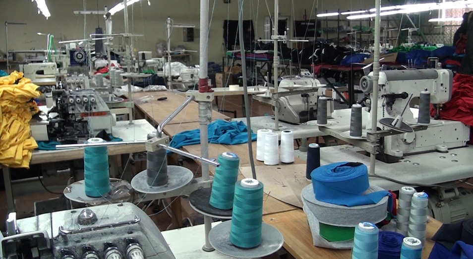 Безработных в учебном центре обязали шить одежду для силовиков