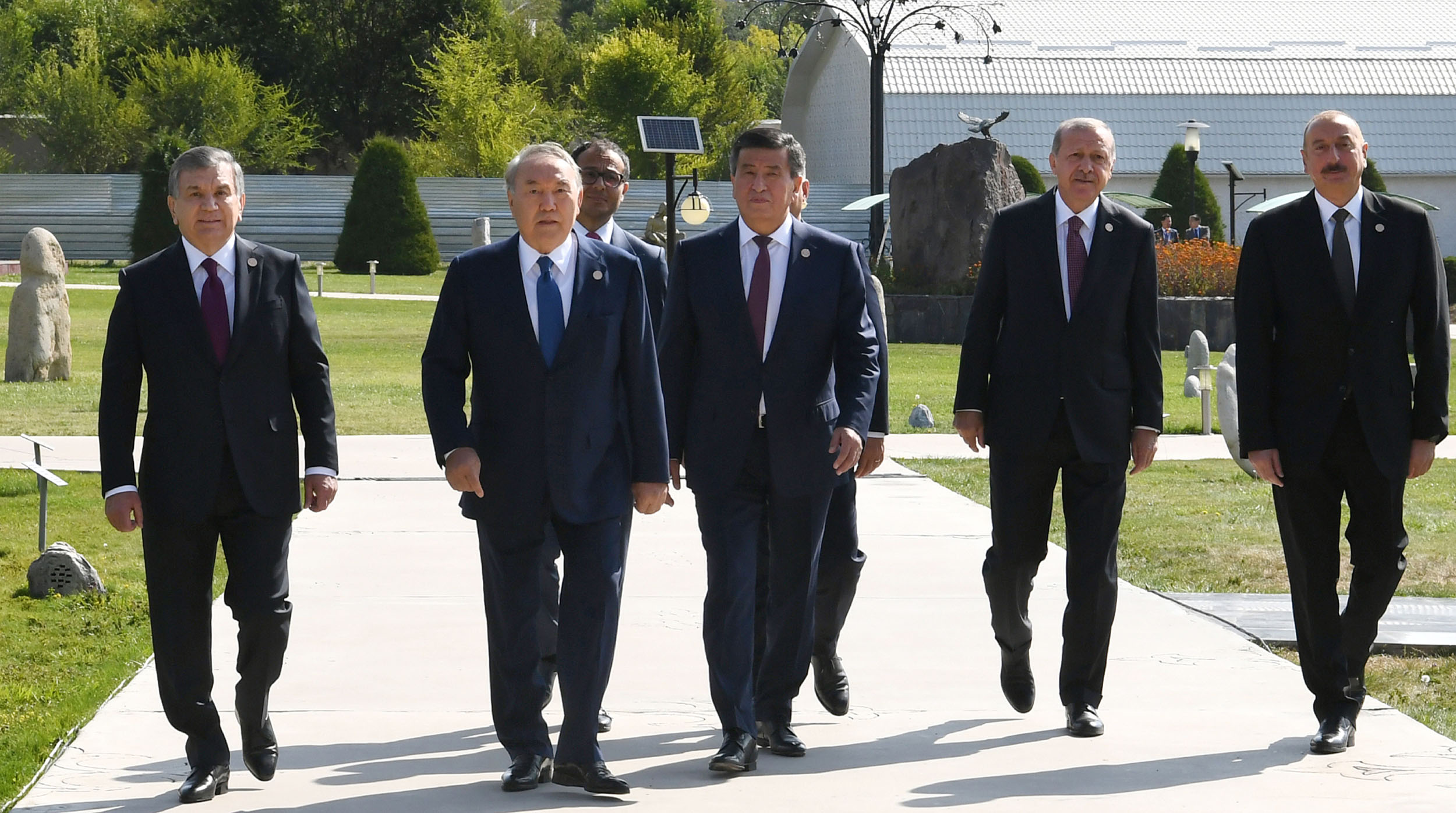 Назарбаев выступает за всесторонние меры в борьбе с терроризмом, неконтролируемой миграцией, наркоторговлей