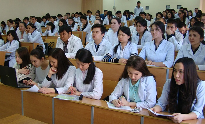 Отменить итоговую аттестацию для старшеклассников предложили в Казахстане  