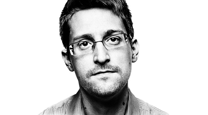 Сноуден разработает чехол для iPhone против слежки спецслужб