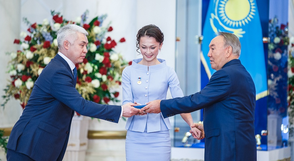 Назарбаев наградил лучших 