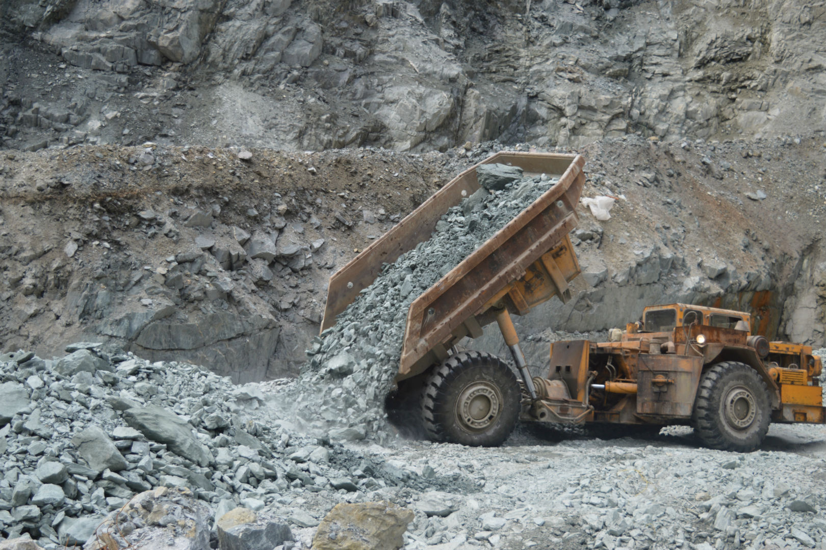 Надежды найти живым пропавшего при обвале на руднике в Восточном Казахстане машиниста нет – "Казцинк"