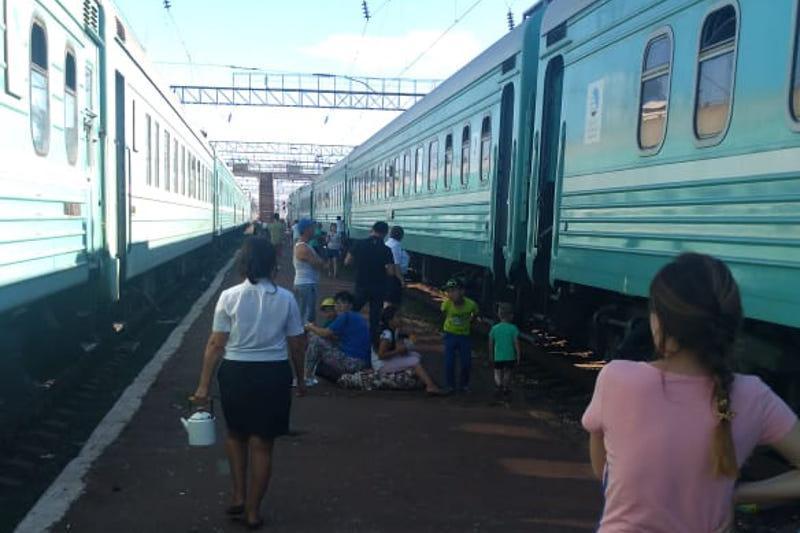 Стала известна причина схода вагонов в Жамбылской области 