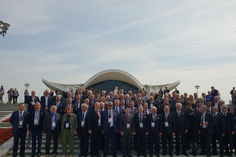 Казахстанские космонавты принимают участие в международном конгрессе в Минске