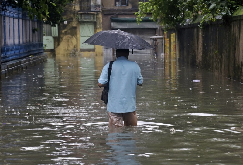 В Индии из-за ливней и наводнения погибли более 350 человек