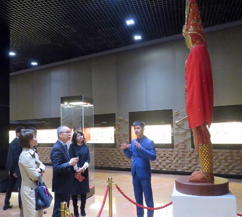 Делегация из Гонконга посетила культурные объекты столицы