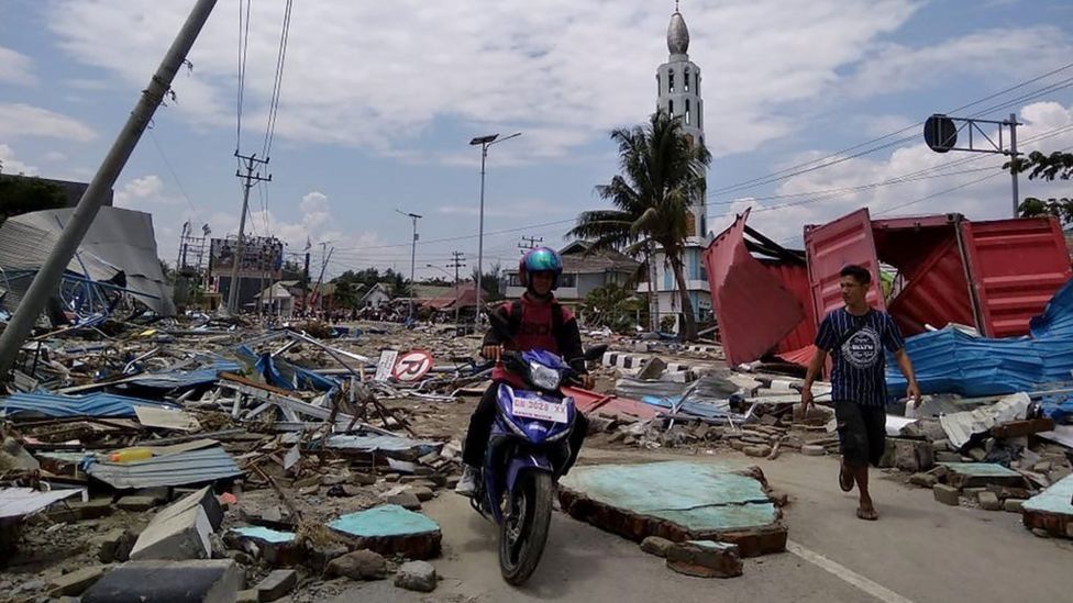 Число жертв землетрясения в Индонезии достигло 420 человек