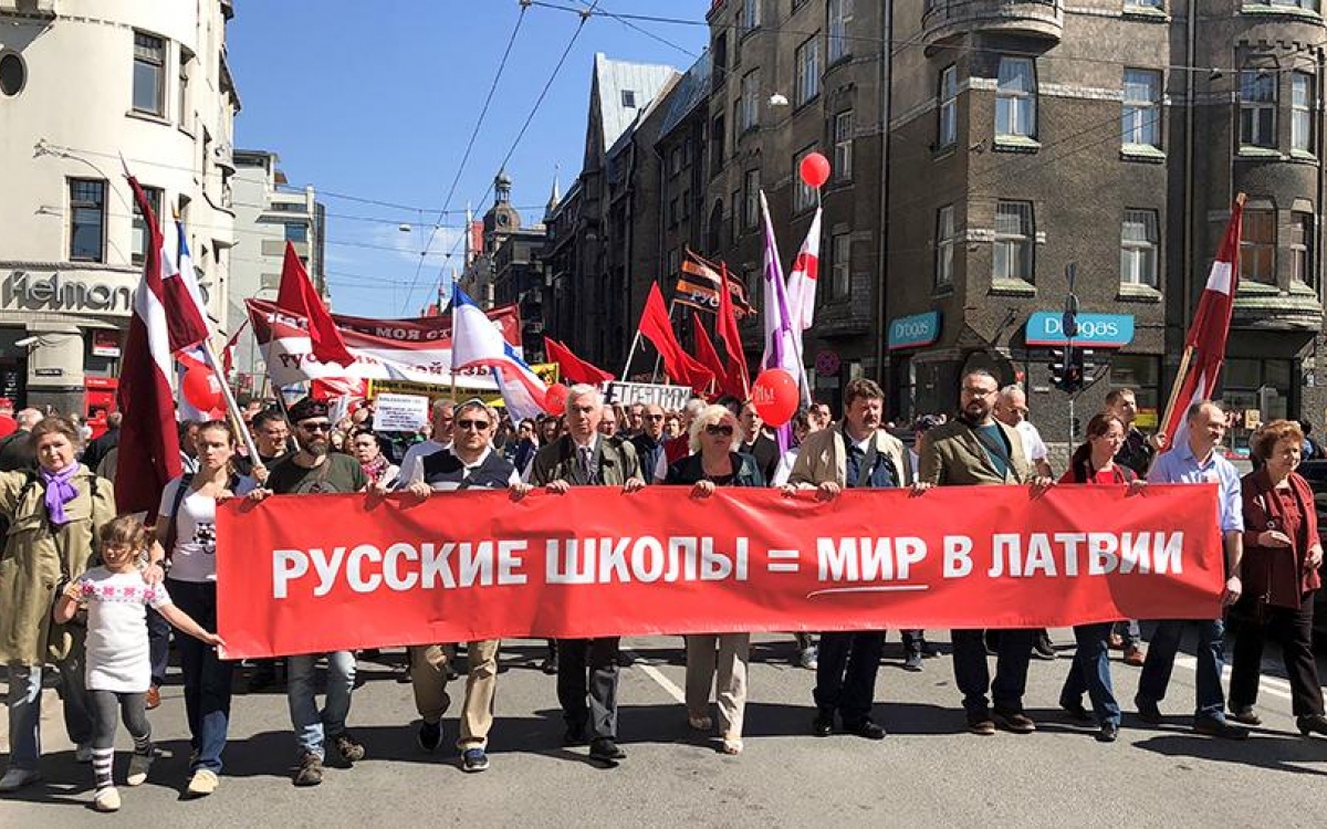 В Латвии прошло шествие в защиту русских школ