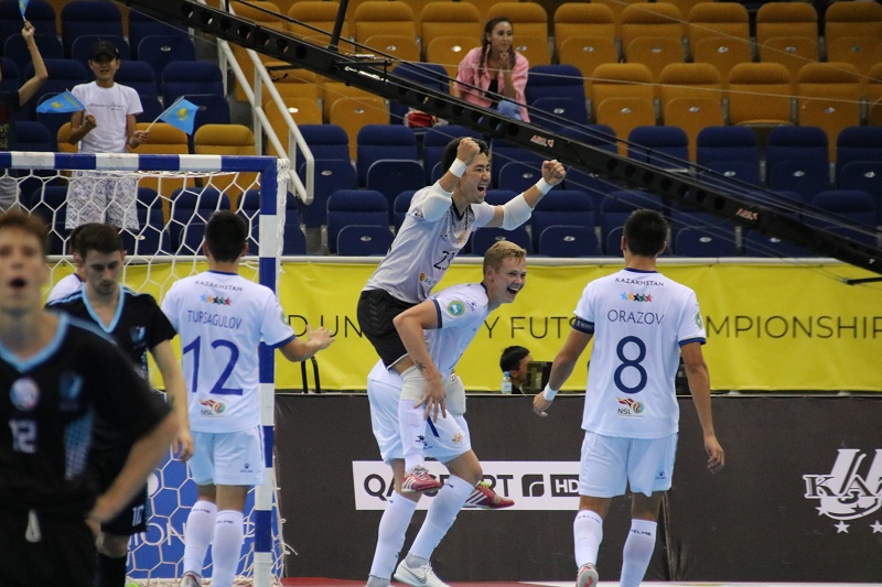 Сборная Казахстана по футзалу разгромила Аргентину и вышла в полуфинал чемпионата мира