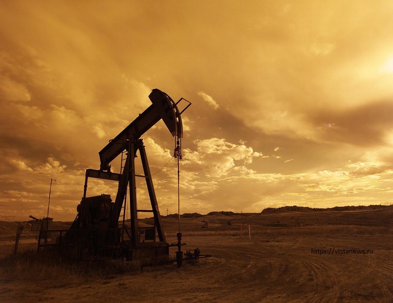 Нефть слабо дорожает после снижения 