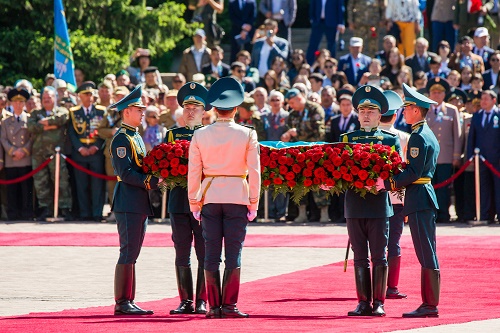 Фоторепортаж: Президент Нурсултан Назарбаев на 9 мая в Алматы 