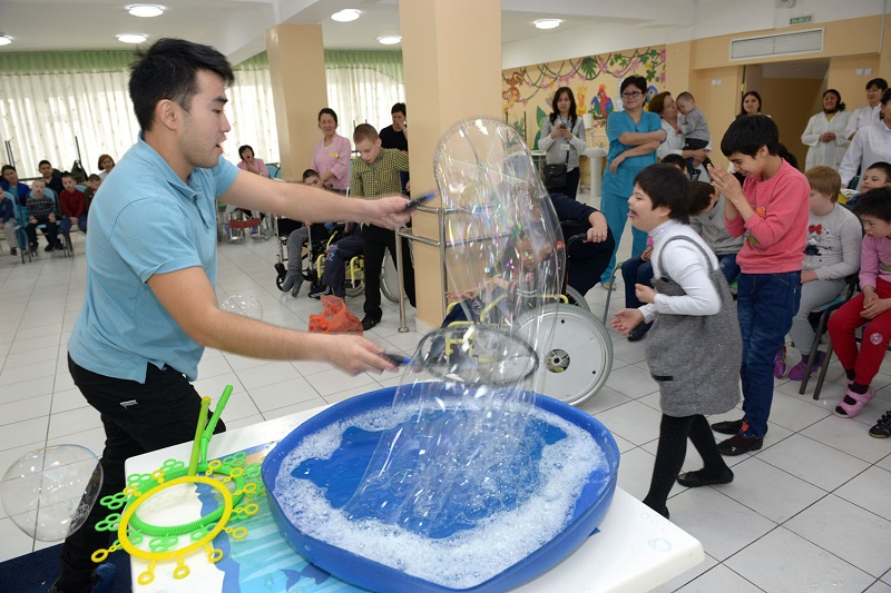 Международный день спонтанного проявления доброты отметили в центре оказания социальных услуг Алматы 