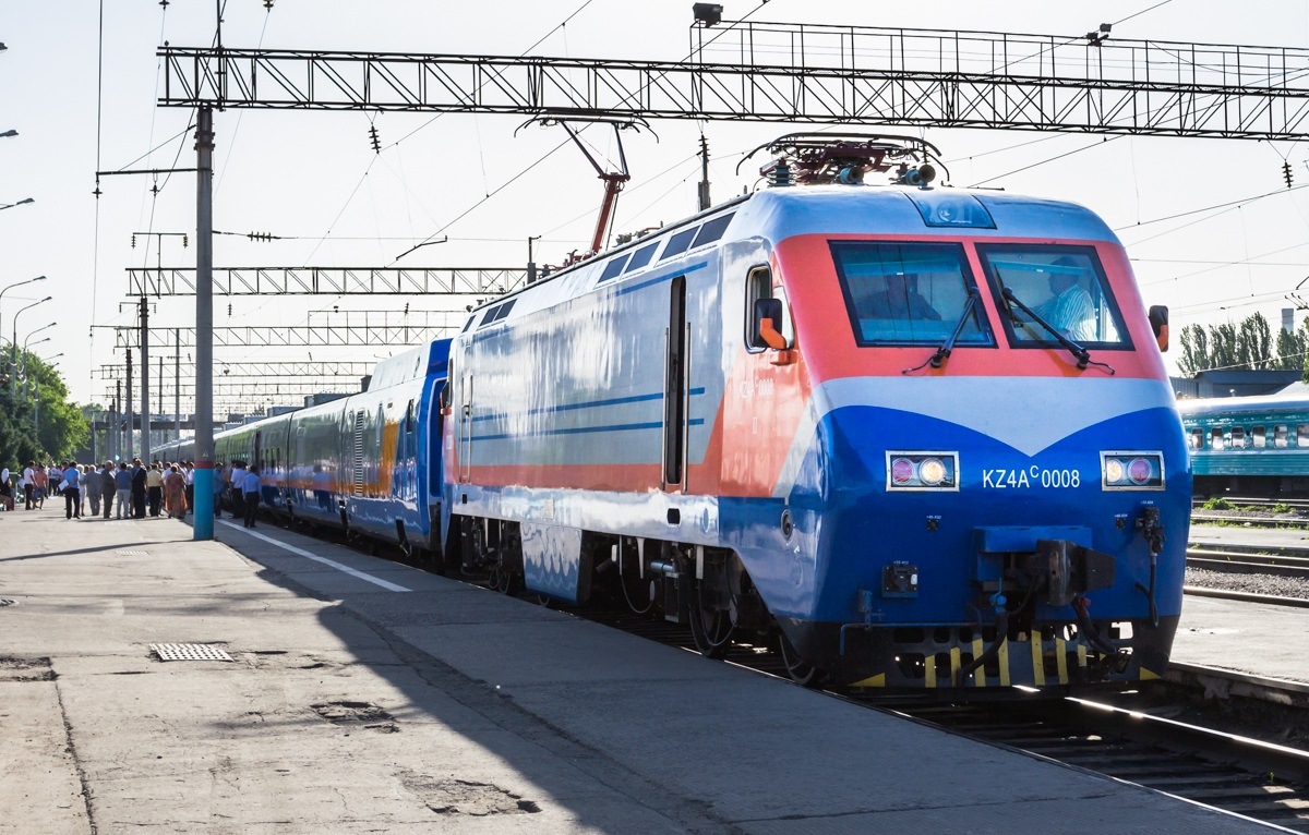 Виновный в железнодорожной аварии на западе Казахстана получил 5 лет колонии