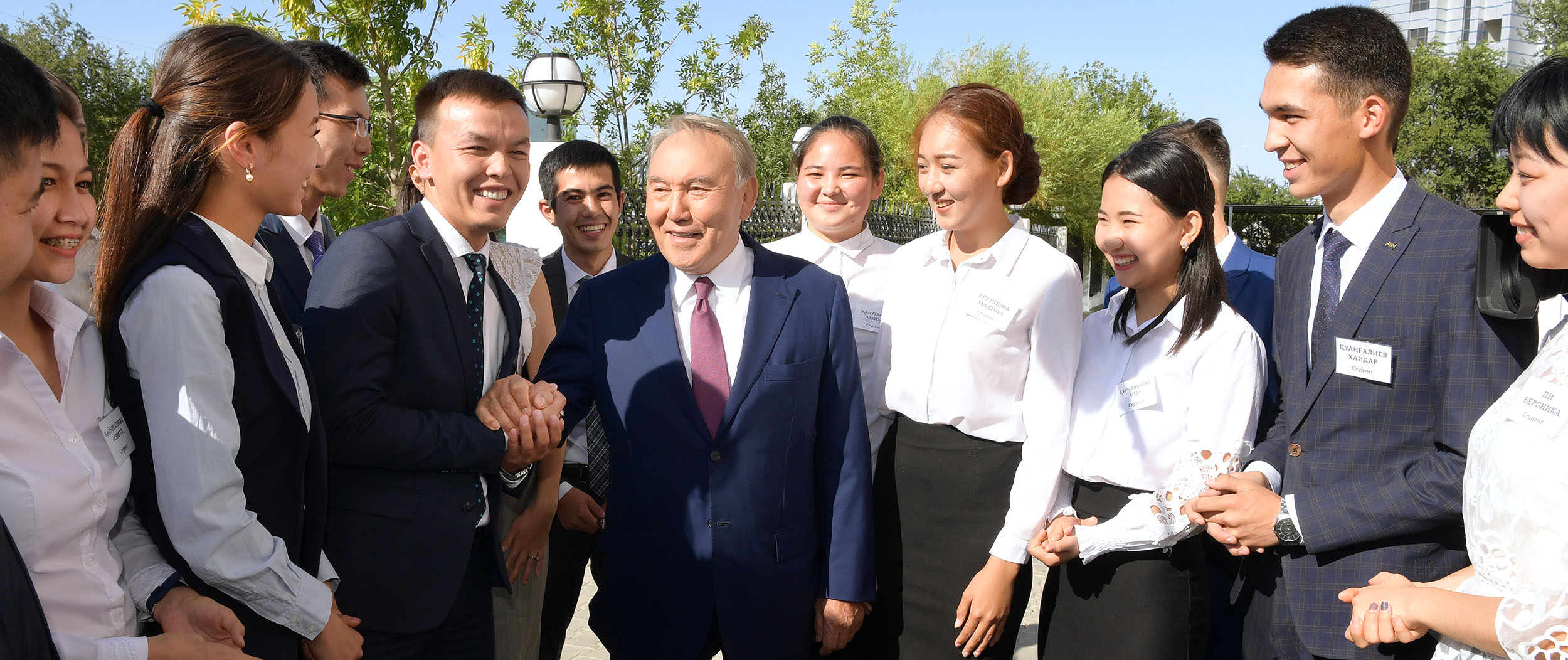 Нурсултан Назарбаев посетил Дом студентов в Атырауской области