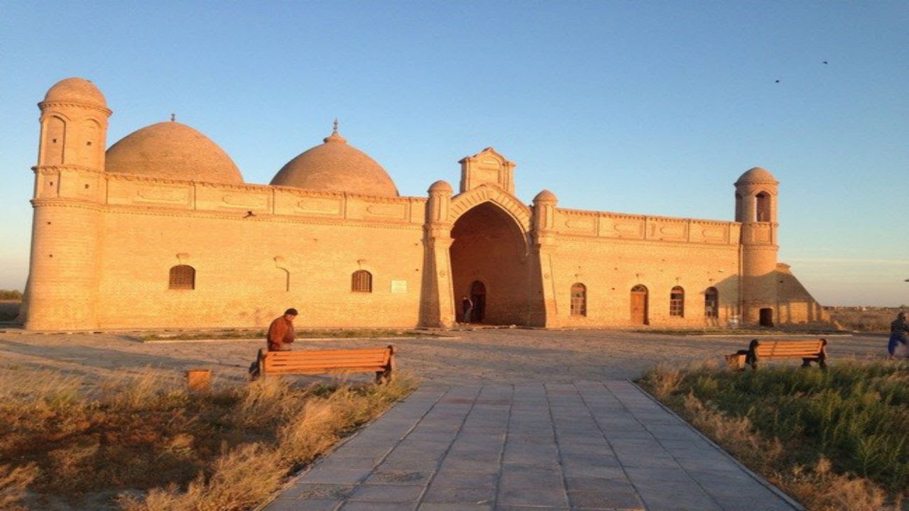 Студенты из Лондона прибыли изучать исторические объекты в Туркестанскую область