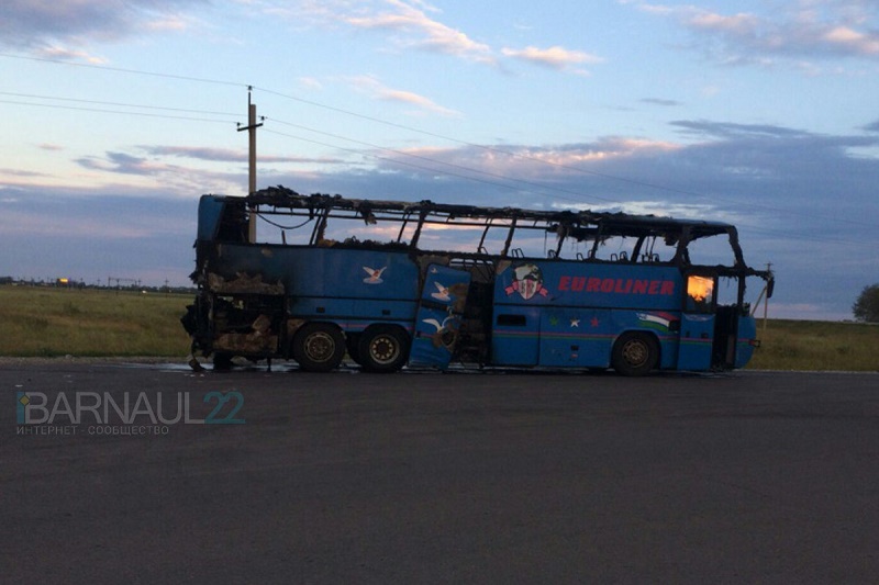 Следовавший из ВКО в Новосибирск пассажирский автобус сгорел на трассе