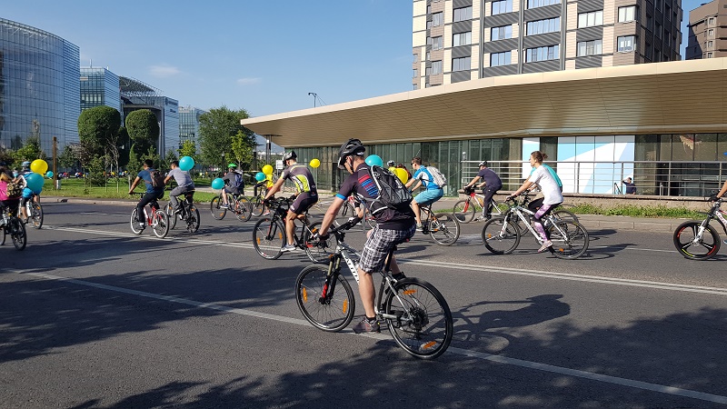 В Алматы прошел велопробег посвященный Дню Конституции РК