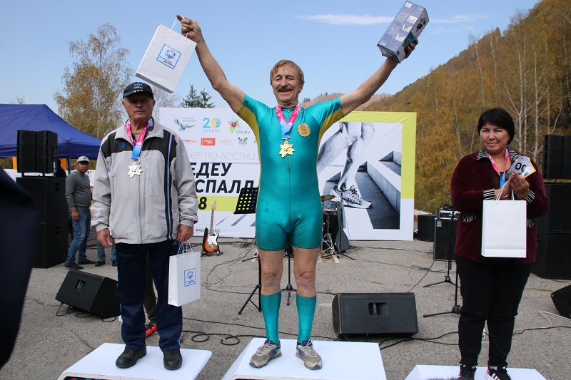 71-летний алматинец вновь стал победителем «Медеу баспалдақ»