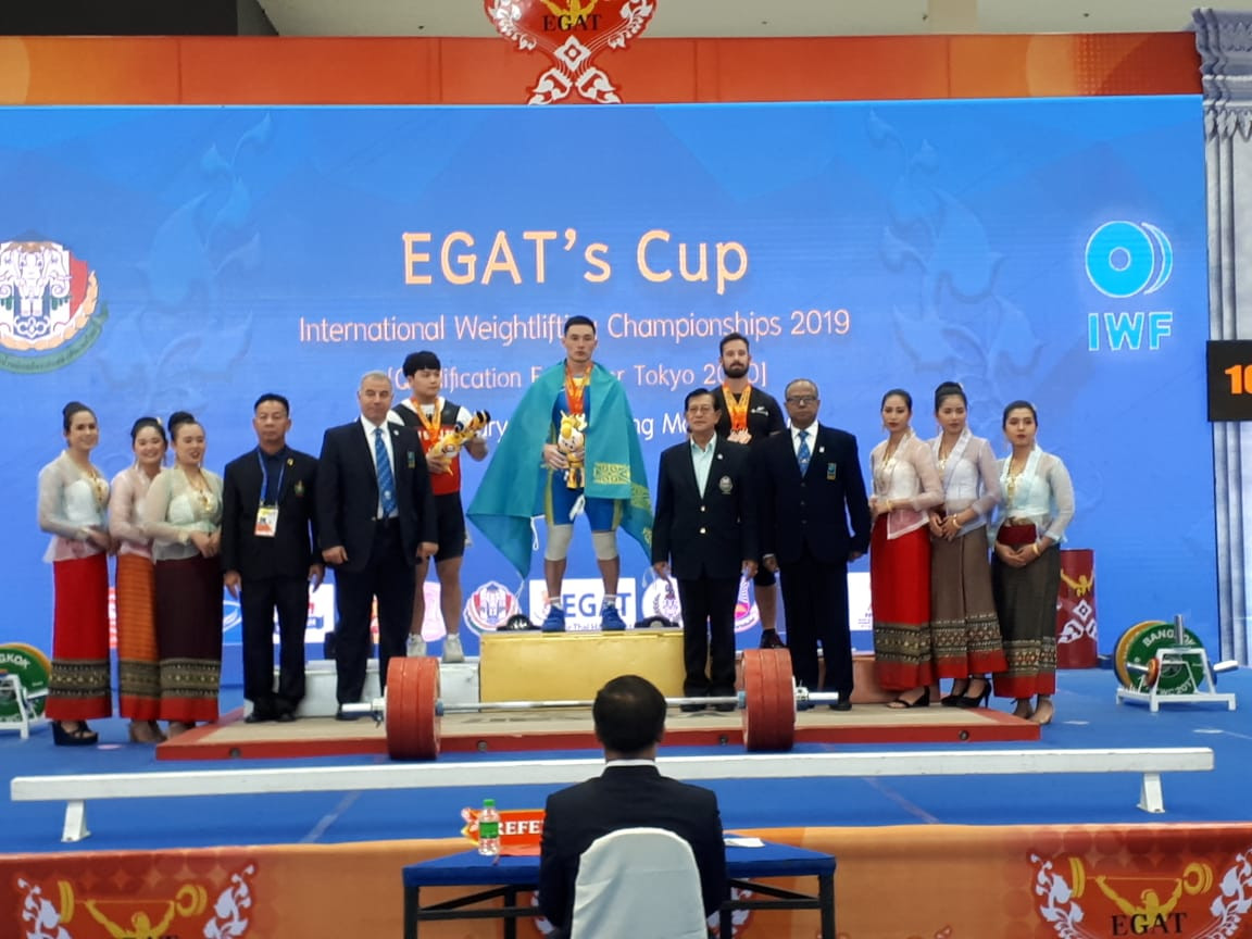 Тяжелоатлет Нурлыбек Саменов одержал победу на квалификационном турнире в Таиланде