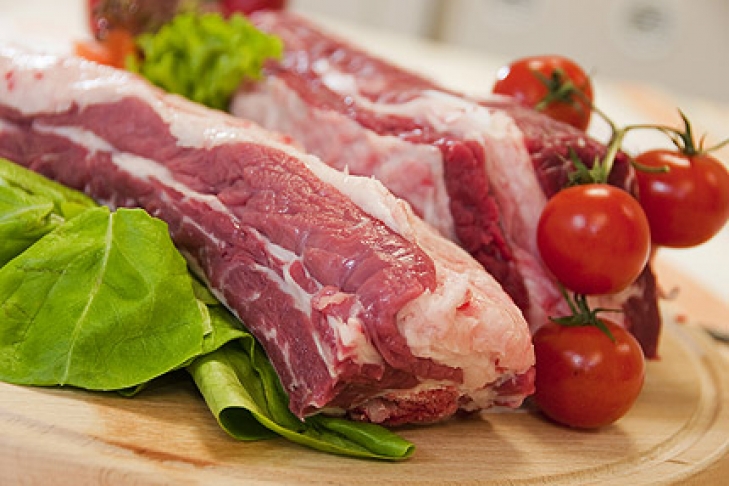 Из-за дефицита свинины в КНР стоимость мясной продукции в мире подорожает до 5%