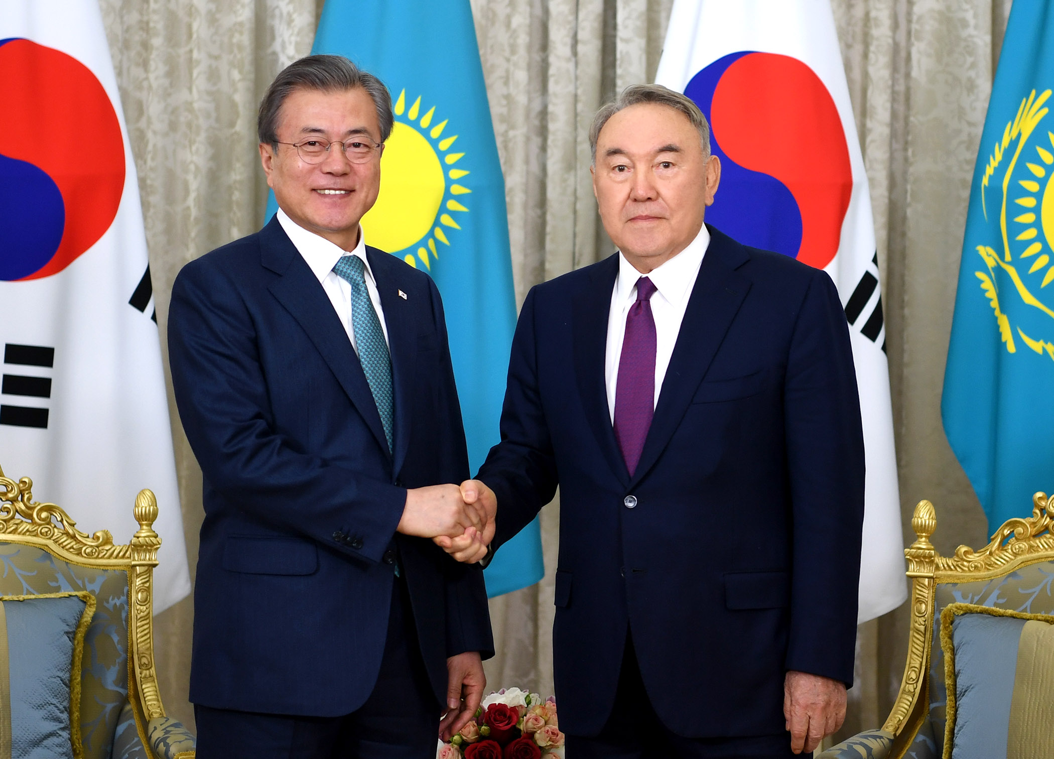 Нурсултан Назарбаев встретился с президентом Республики Корея Мун Чжэ Ином        