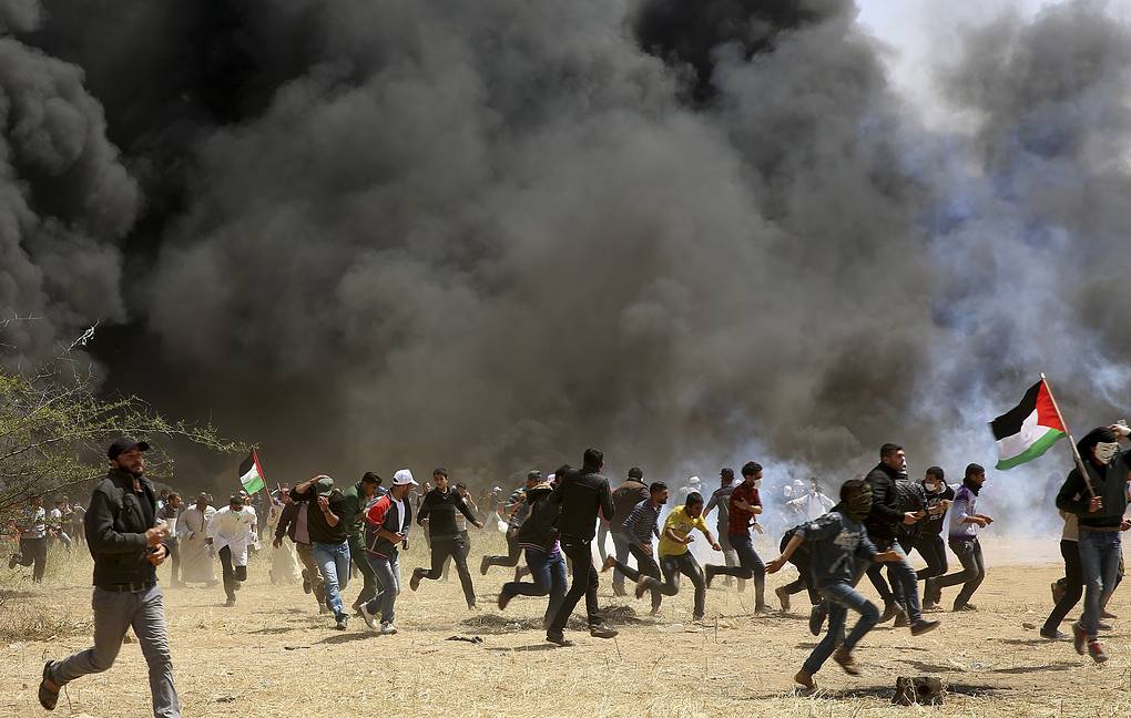 Израильские военные открыли огонь по демонстрантам в Газе