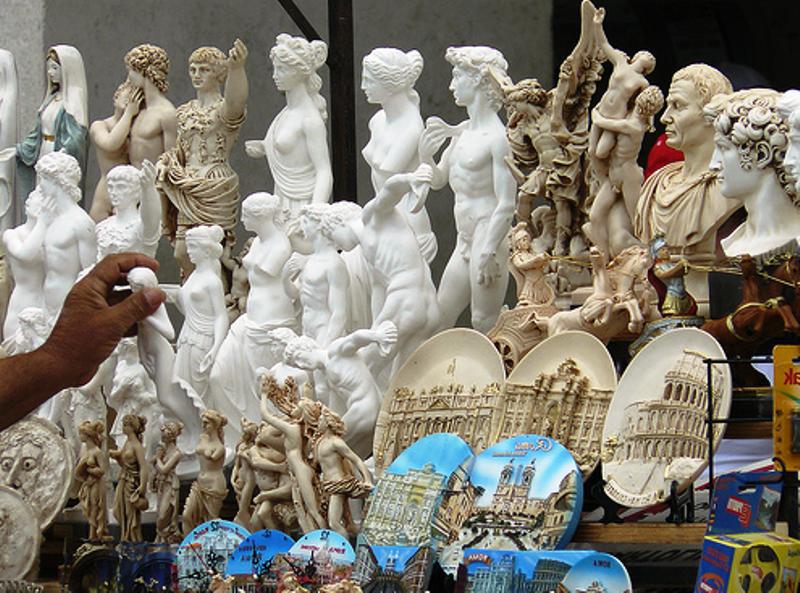 В Риме запретили продавать сувениры у популярных туристских достопримечательностей