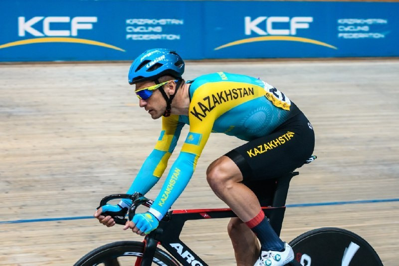 Артем Захаров стал шестым на этапе Кубка мира по велоспорту на треке