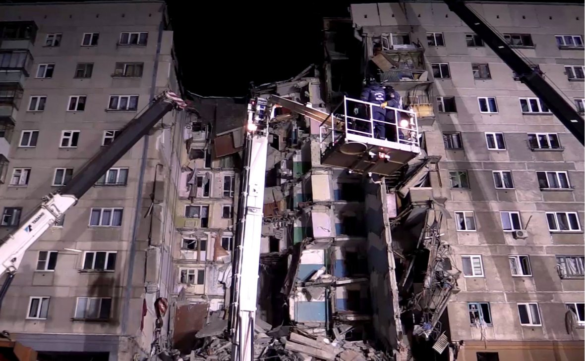 Число погибших при обрушении части дома в Магнитогорске возросло до 11
