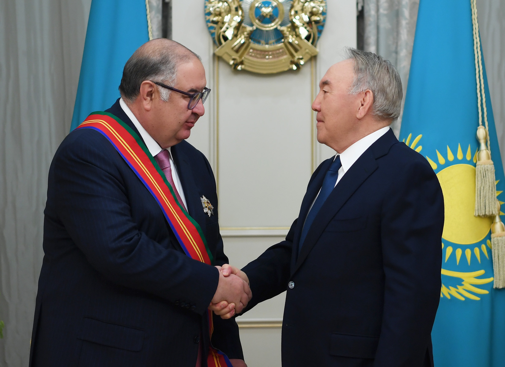 Нурсултан Назарбаев наградил учредителя компании «USM Holdings» орденом «Достық»