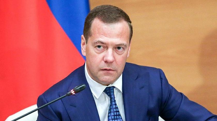 Медведев намерен кратно увеличить товарооборот между странами "каспийской пятерки"