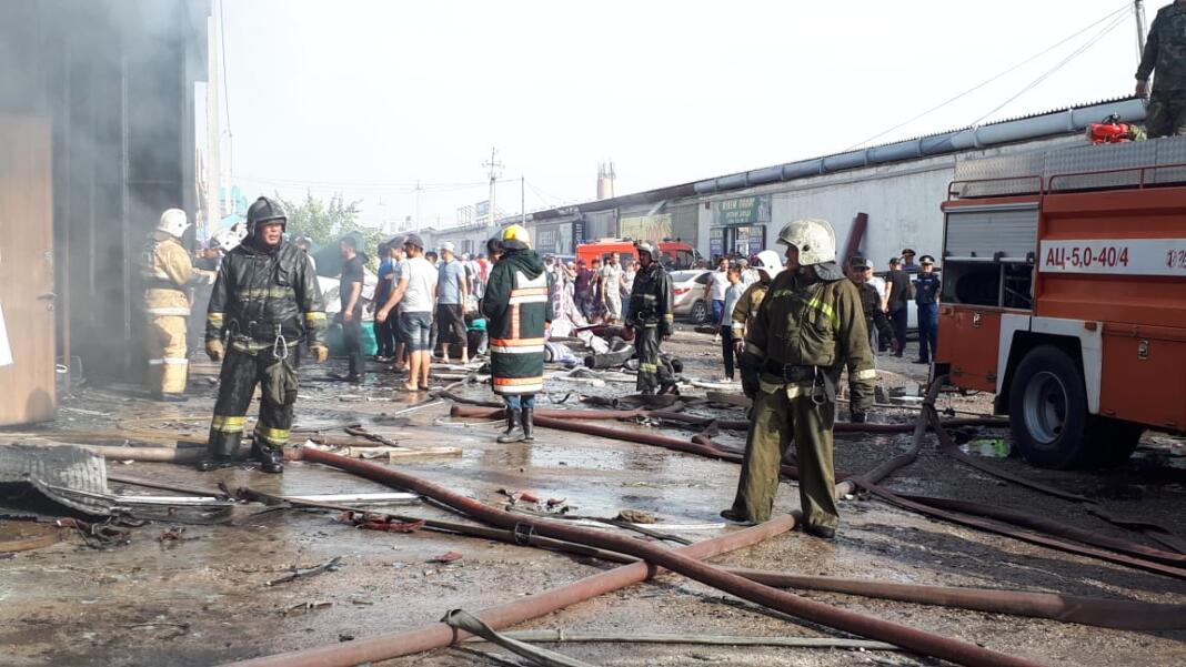В магазине ковровых изделий произошел пожар в Шымкенте