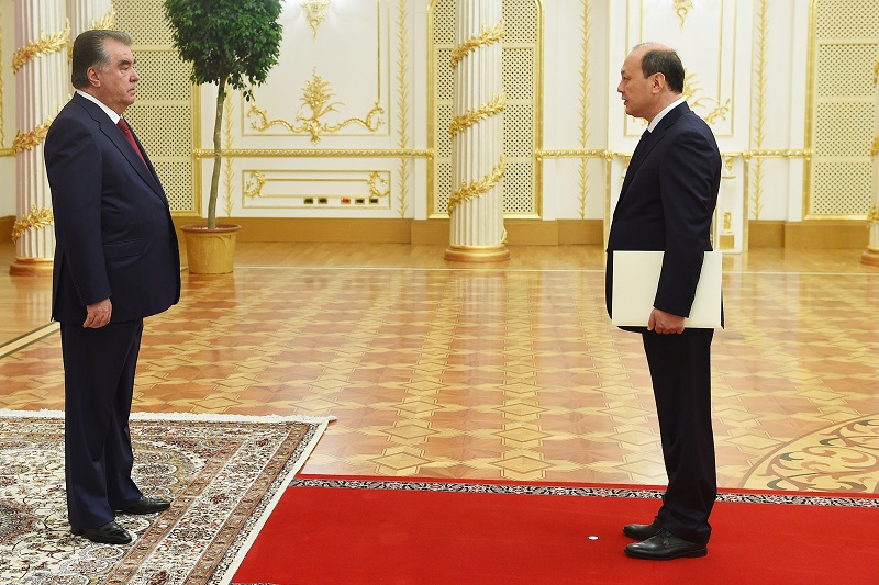 Посол Казахстана вручил верительные грамоты президенту Таджикистана