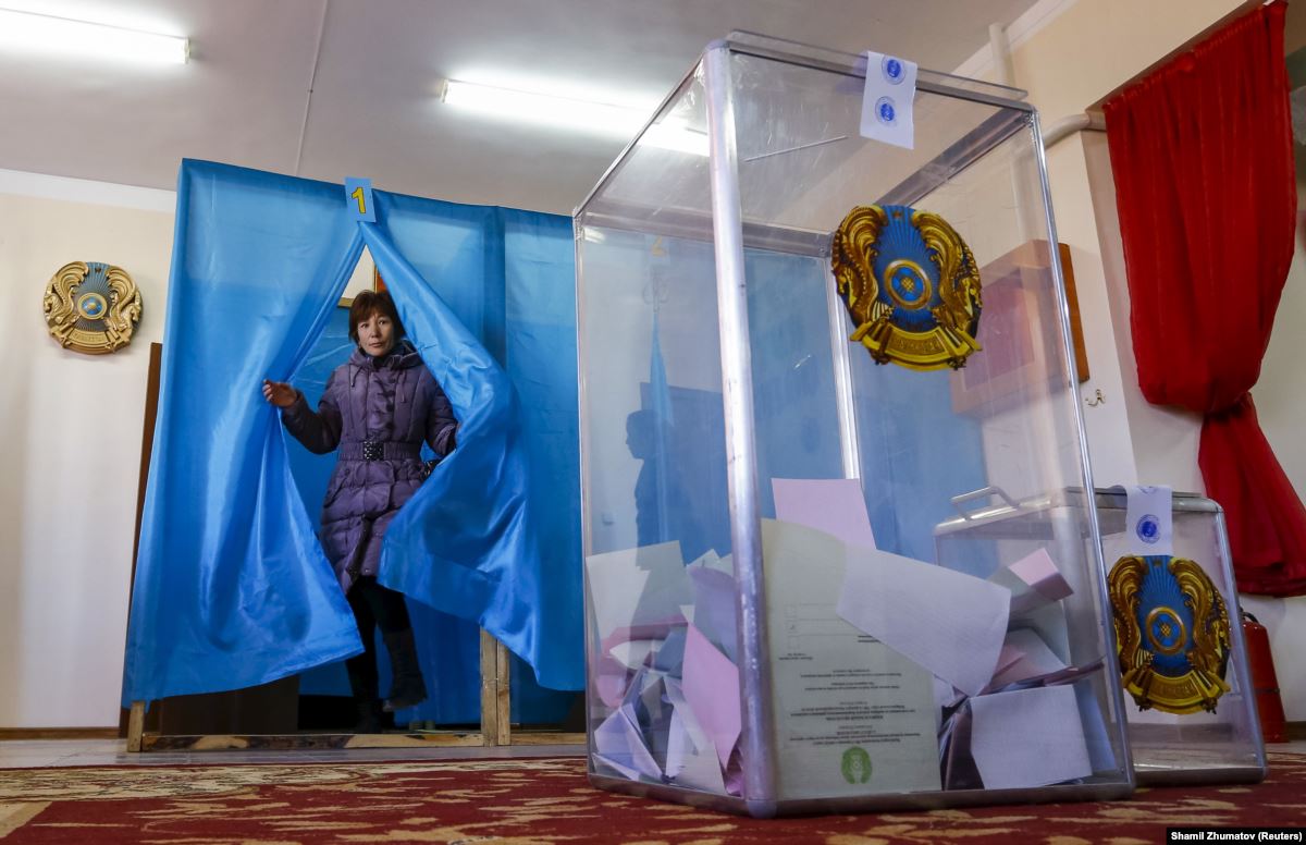 Более 900 международных наблюдателей аккредитовались на выборы Президента Казахстана