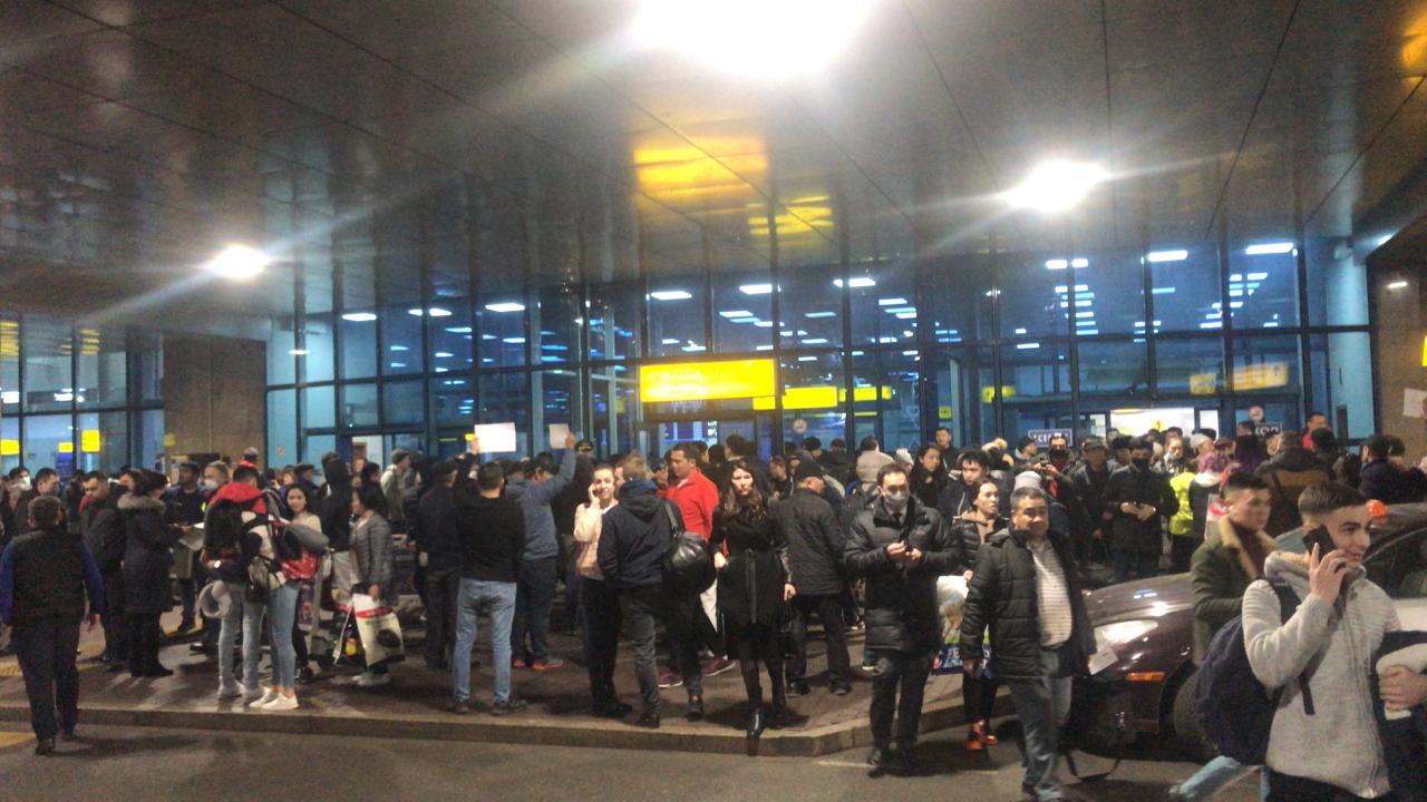 Аэропорт Алматы эвакуировали из-за анонимного звонка 