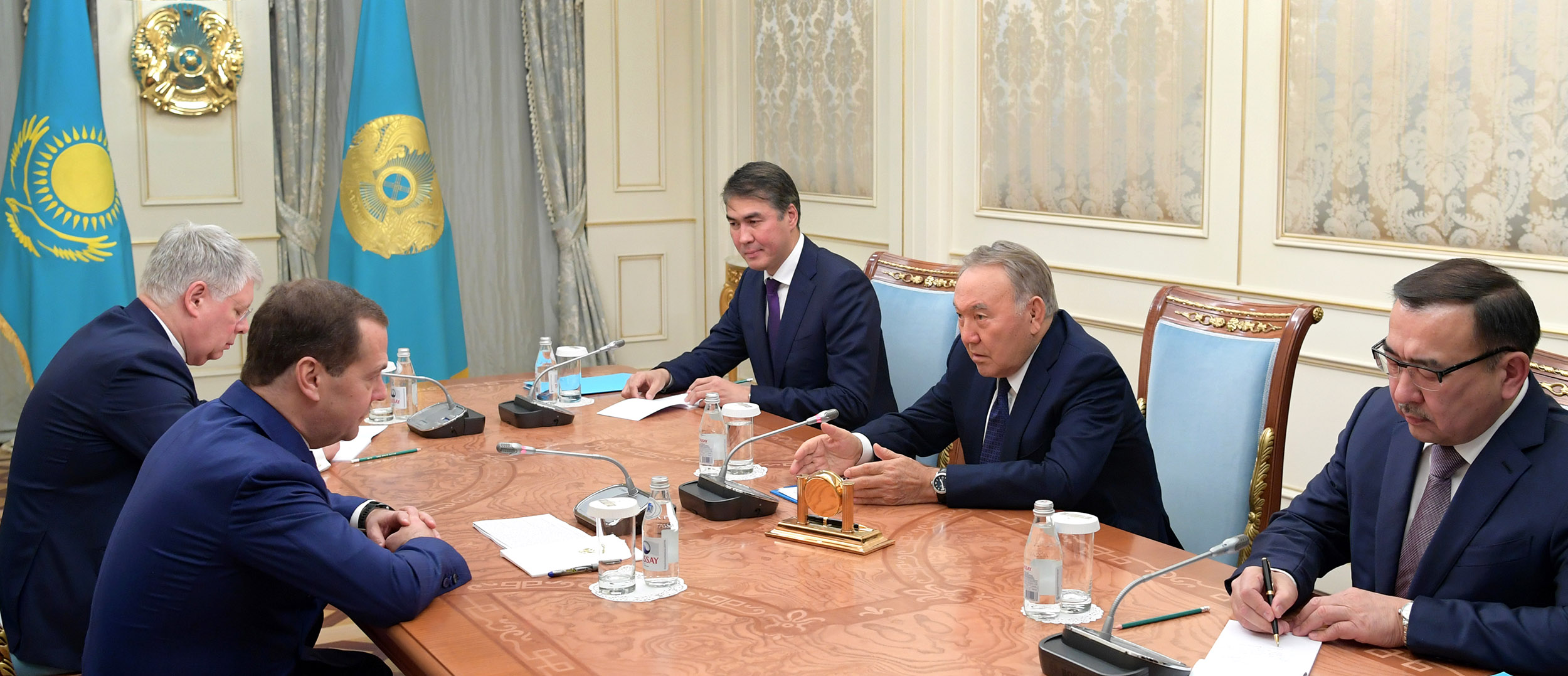 Нурсултан Назарбаев назвал отношения с Россией образцовыми 