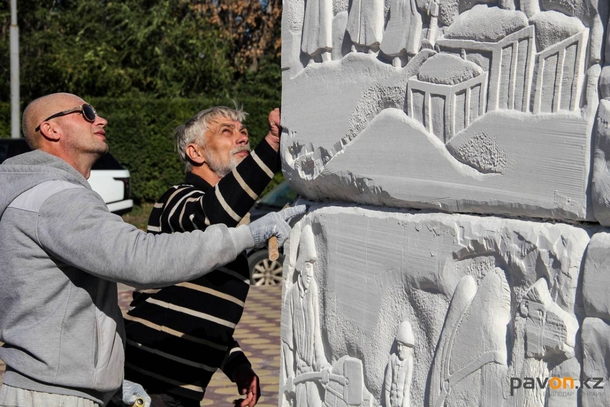 Памятник соледобытчикам появился в Павлодаре