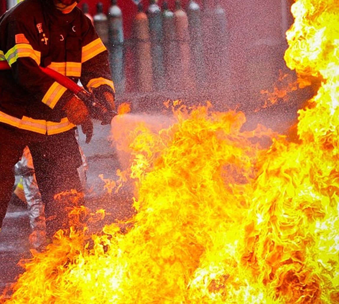 Товар из девяти бутиков сгорел при пожаре на рынке в Таразе