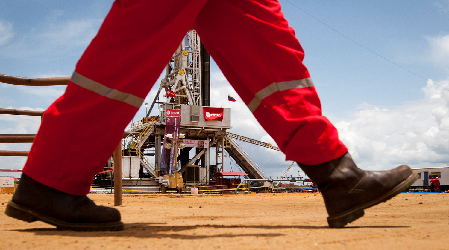 Россия снизила в январе добычу нефти на 30 тыс. б/с по сделке ОПЕК+