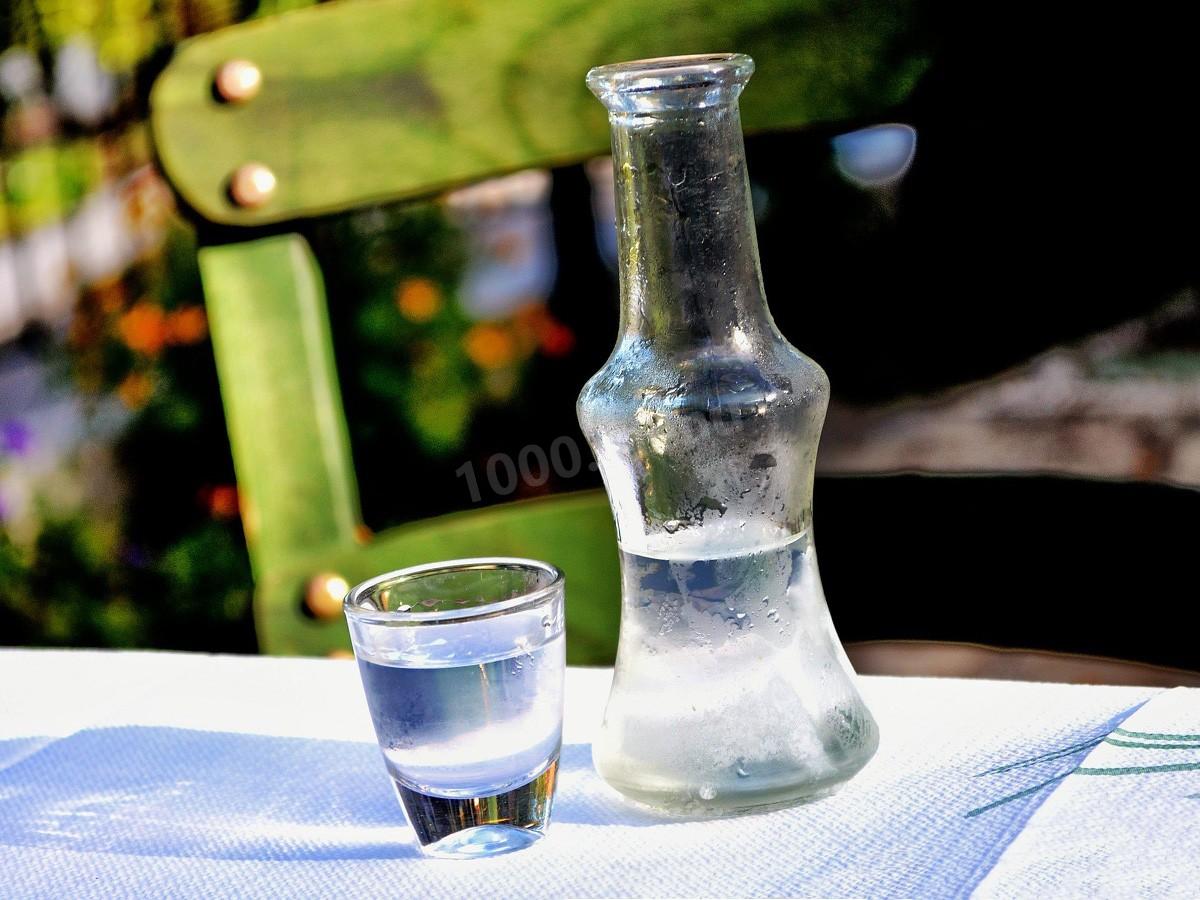 В Шымкенте изъято  более 25 тысяч бутылок поддельной водки